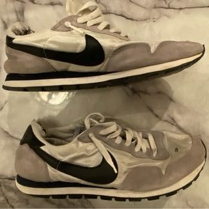 Nike Men Size 9.5. Running. I read all offers.  Black White Grey.  Hole in Toe